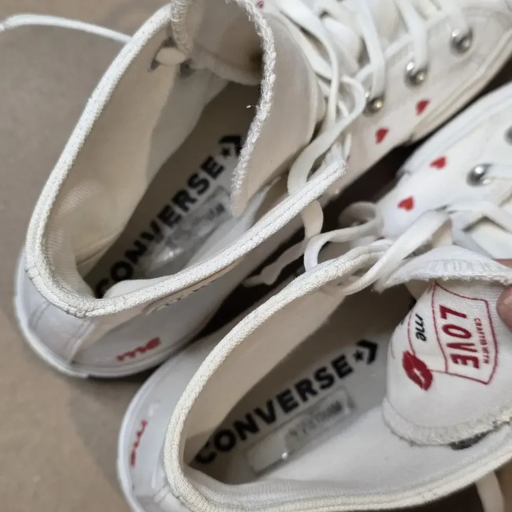 Women’s SZ 7.5 Converse All Star Lift Platform High Embroidered Hearts White